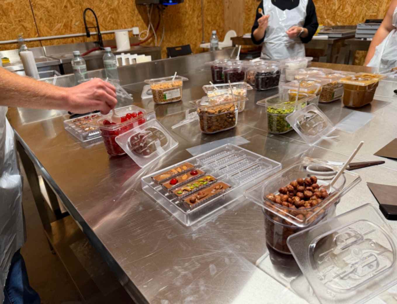 Condimenti e decorazioni del laboratorio del cioccolato