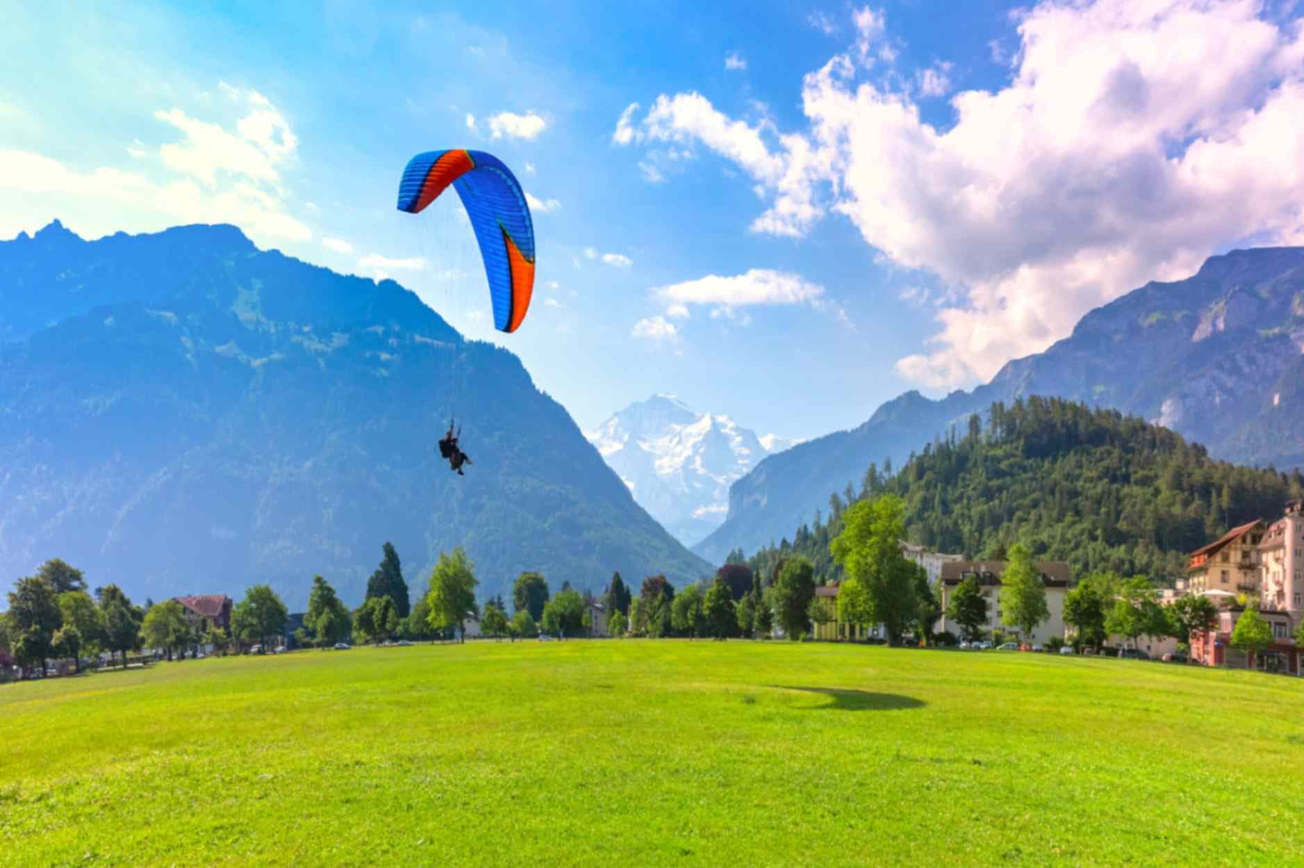 Paragliding-Panorama über Interlaken
