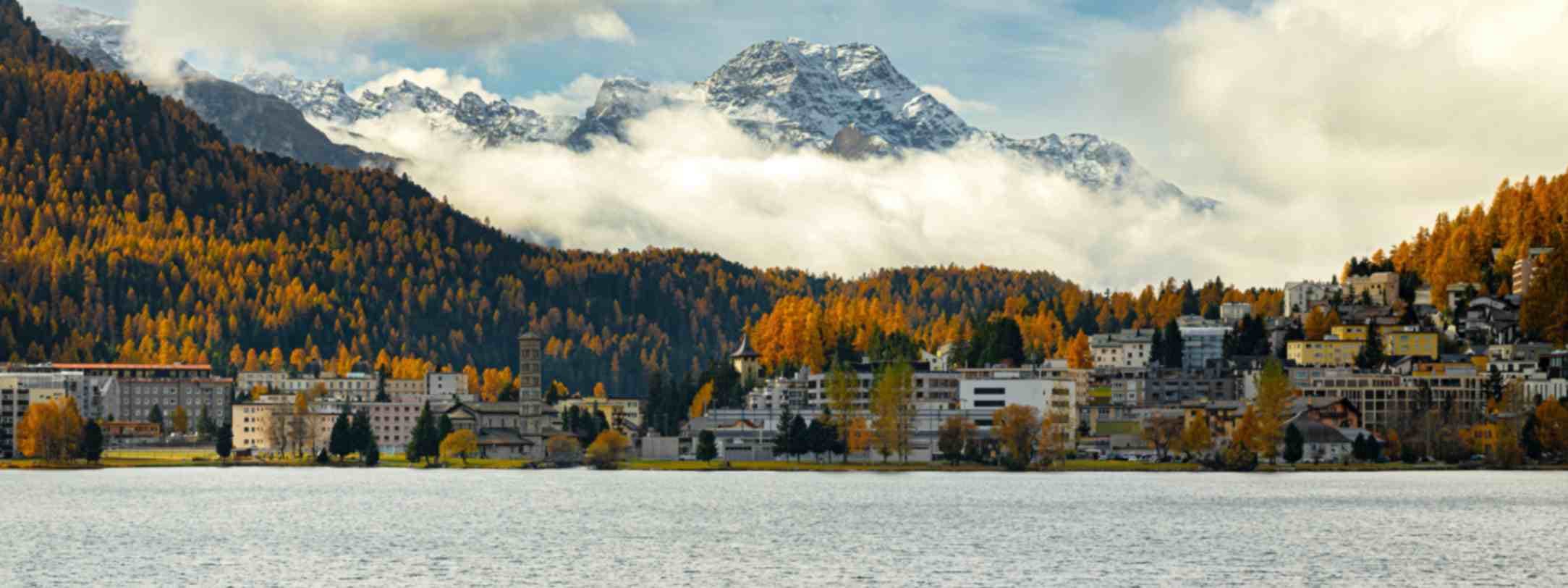 Panorama automnal du lac de St. Moritz