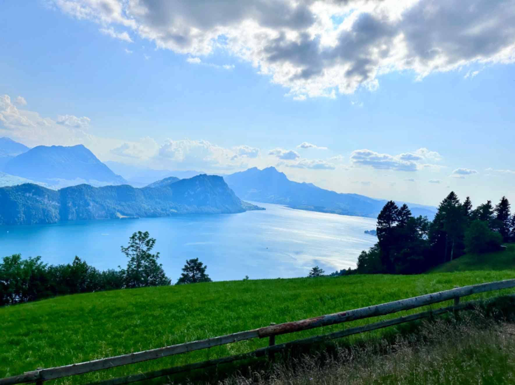Panorámica del monte Rigi y el lago de Lucerna