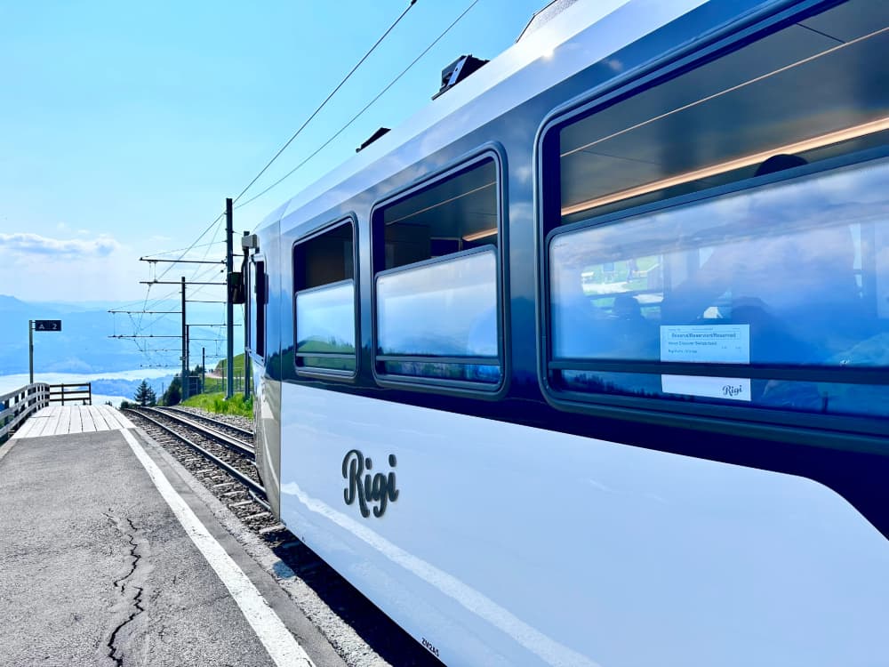 Mt. Rigi Train - Venez Discover Switzerland